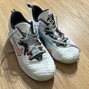 Nike youth basketball shoes